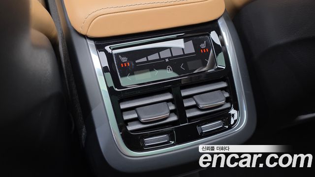 Volvo XC60 2019 — photo 20