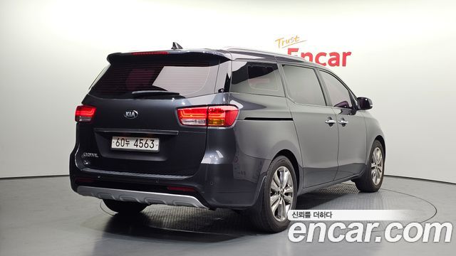 Kia Canival 2015 — photo 2