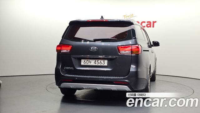 Kia Canival 2015 — photo 4
