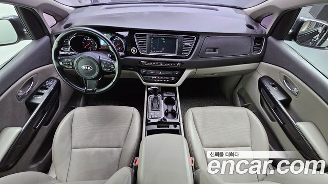 Kia Canival 2015 — photo 7
