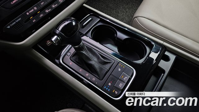 Kia Canival 2015 — photo 9