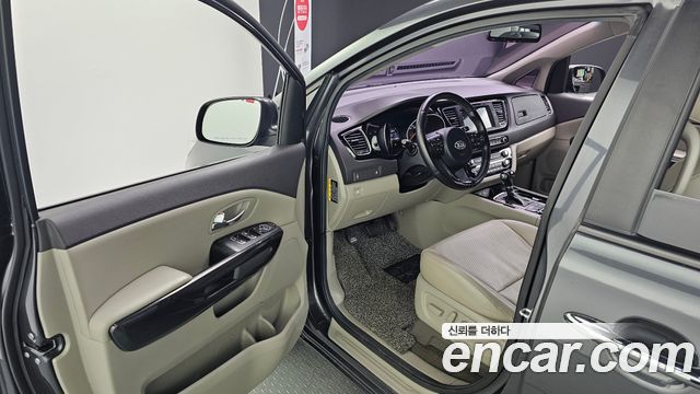 Kia Canival 2015 — photo 10