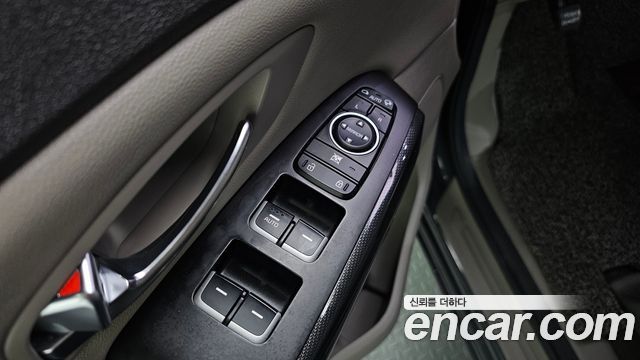 Kia Canival 2015 — photo 12