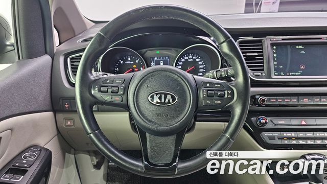 Kia Canival 2015 — photo 14