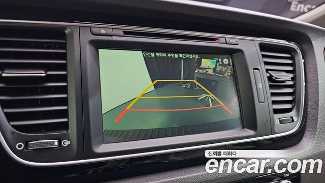 Kia Canival 2015 — photo 16