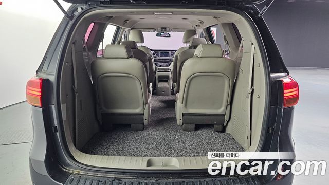 Kia Canival 2015 — photo 20