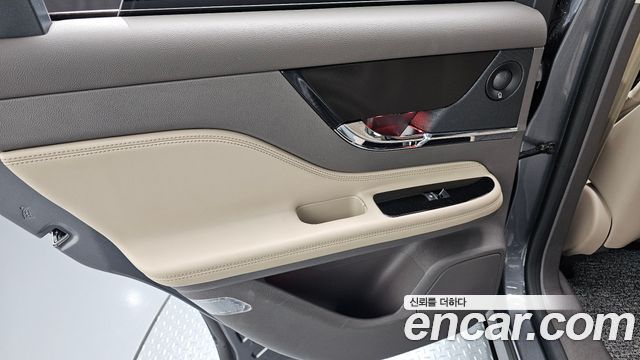 Lincoln Corsair 2022 — photo 15