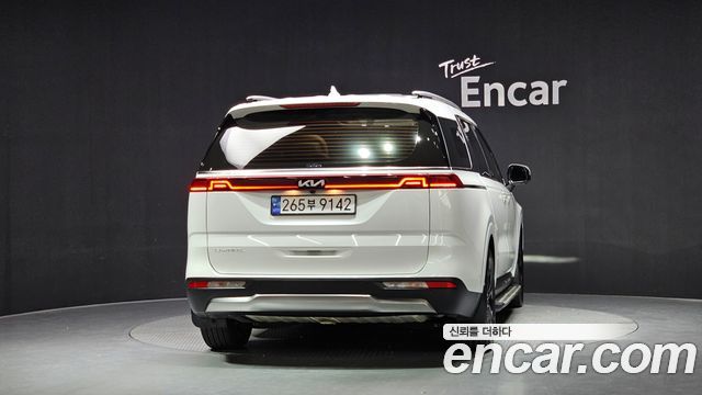 Kia Canival 2023 — photo 4