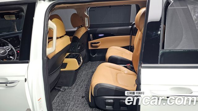 Kia Canival 2023 — photo 17