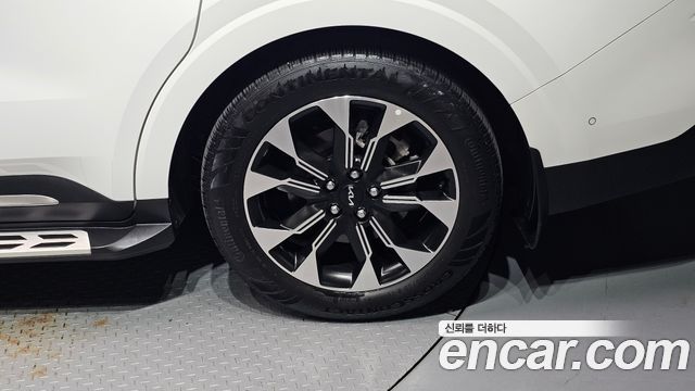 Kia Canival 2023 — photo 7