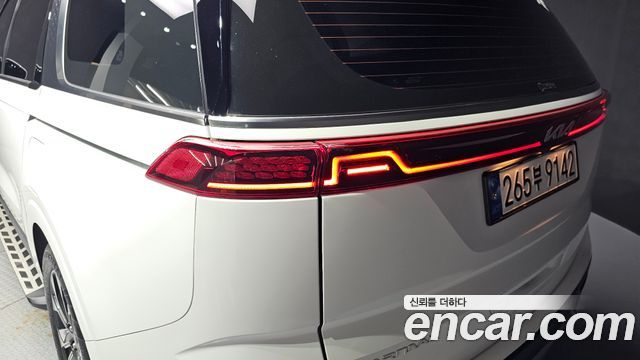 Kia Canival 2023 — photo 9