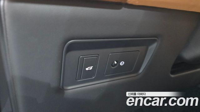 Land Rover Range Rover 2018 — photo 27