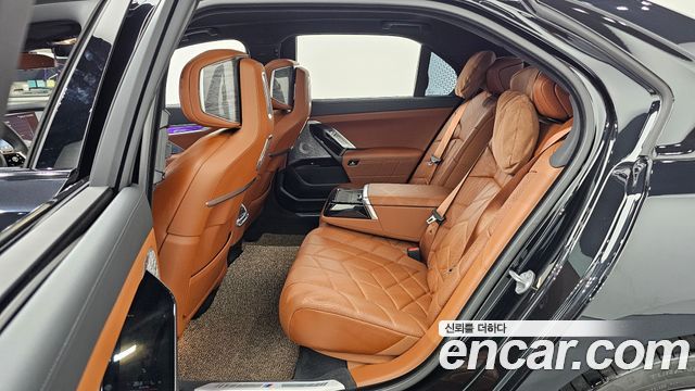 BMW 7-Series 2024 — photo 18