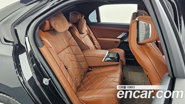 BMW 7-Series 2024 — photo 16