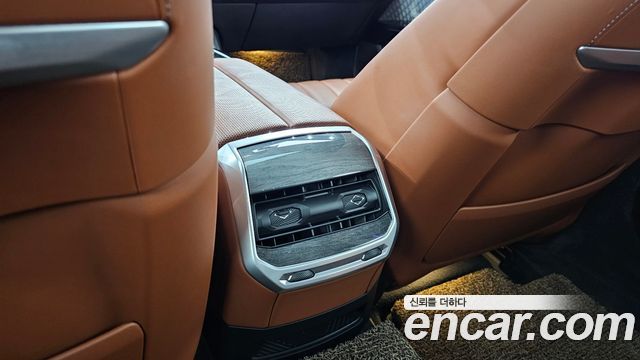 BMW 7-Series 2024 — photo 30
