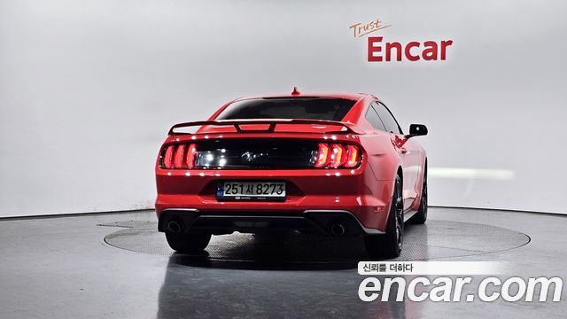 Ford Mustang 2022 — photo 4