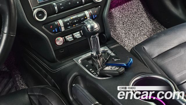 Ford Mustang 2022 — photo 9