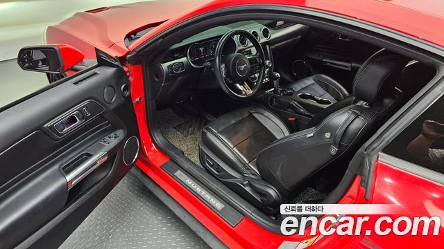 Ford Mustang 2022 — photo 10