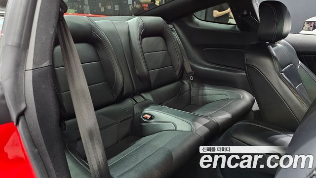 Ford Mustang 2022 — photo 12