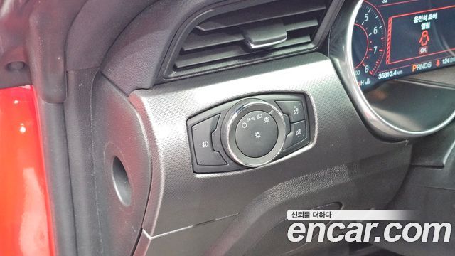 Ford Mustang 2022 — photo 14