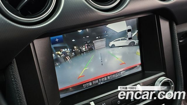 Ford Mustang 2022 — photo 17