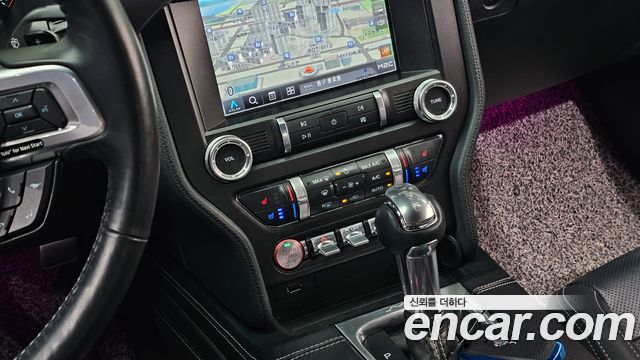 Ford Mustang 2022 — photo 18