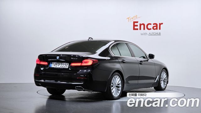 BMW 5-Series 2023 — photo 2