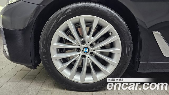 BMW 5-Series 2023 — photo 5