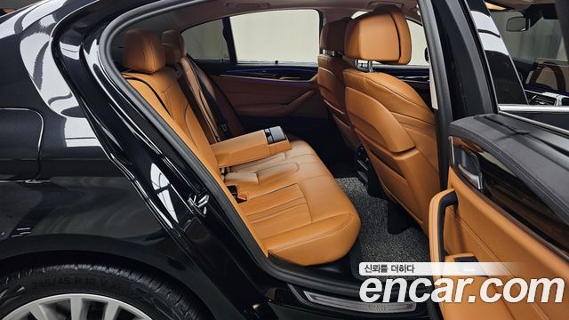 BMW 5-Series 2023 — photo 11