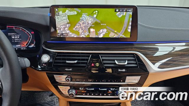 BMW 5-Series 2023 — photo 12