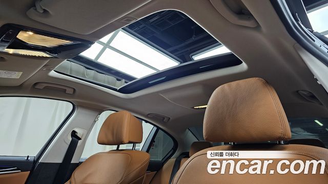 BMW 5-Series 2023 — photo 16