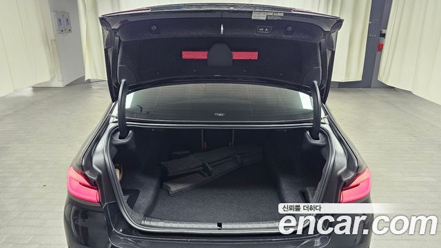 BMW 5-Series 2023 — photo 18