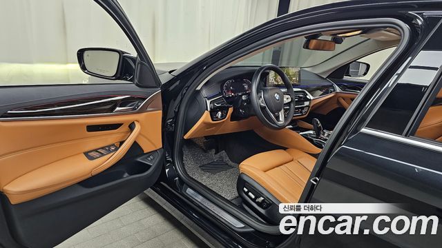 BMW 5-Series 2023 — photo 19
