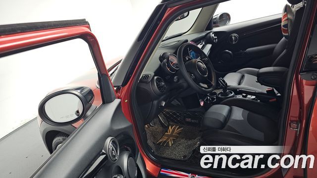 Mini Cooper 2020 — photo 13
