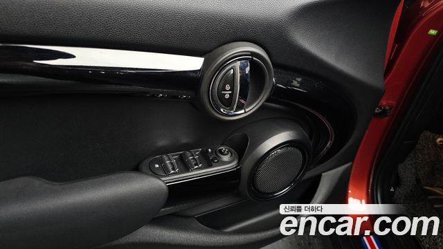 Mini Cooper 2020 — photo 24