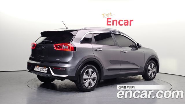 Kia Niro 2017 — photo 2