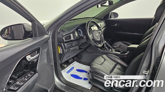 Kia Niro 2017 — photo 10