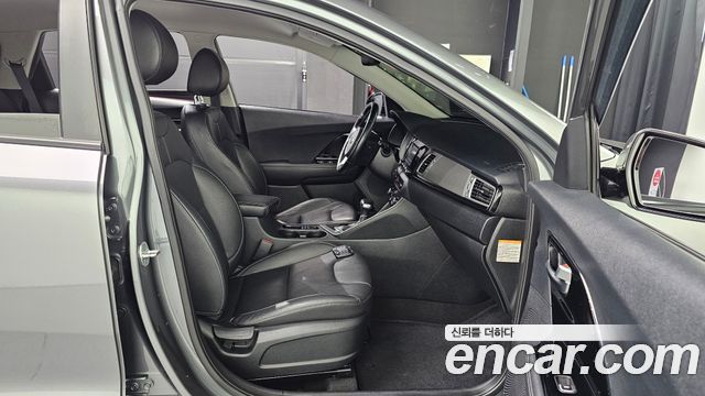 Kia Niro 2017 — photo 12