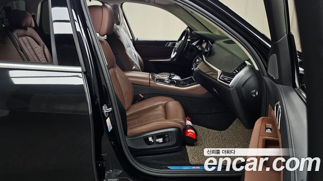 BMW X5 2021 — photo 16