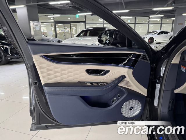 Bentley Flying Spur 2023 — photo 7