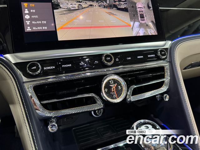 Bentley Flying Spur 2023 — photo 9