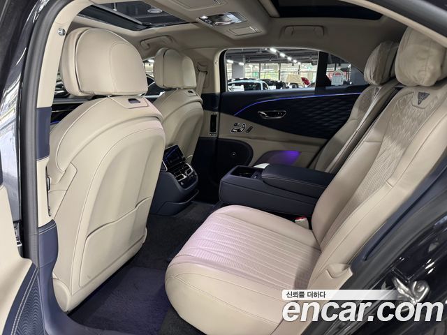 Bentley Flying Spur 2023 — photo 12