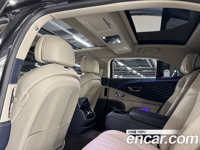 Bentley Flying Spur 2023 — photo 13