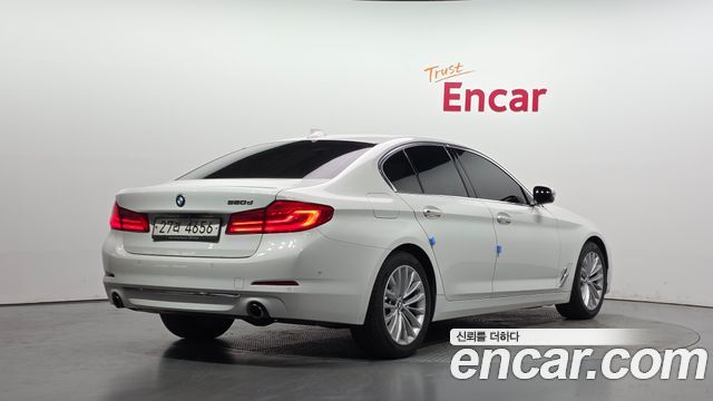 BMW 5-Series 2018 — photo 2
