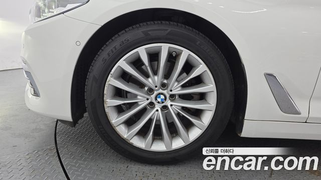 BMW 5-Series 2018 — photo 5