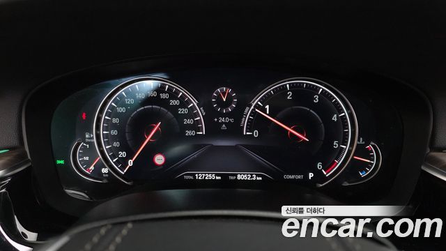 BMW 5-Series 2018 — photo 8