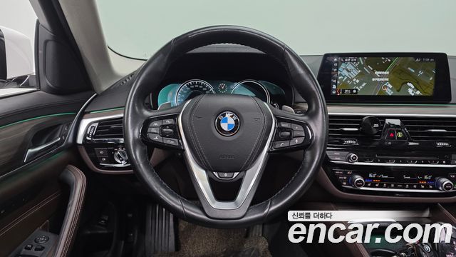 BMW 5-Series 2018 — photo 14