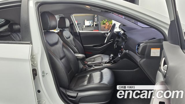 Hyundai Ioniq 2016 — photo 11