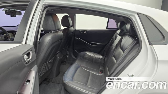 Hyundai Ioniq 2016 — photo 12