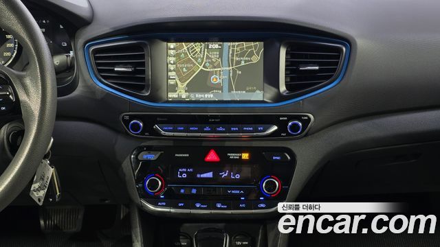 Hyundai Ioniq 2016 — photo 16